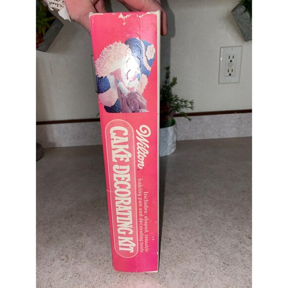 New Vintage Wilton Cake Decorating Kit With Clown Design - Includes Baking Pan & - Picture 4 of 8